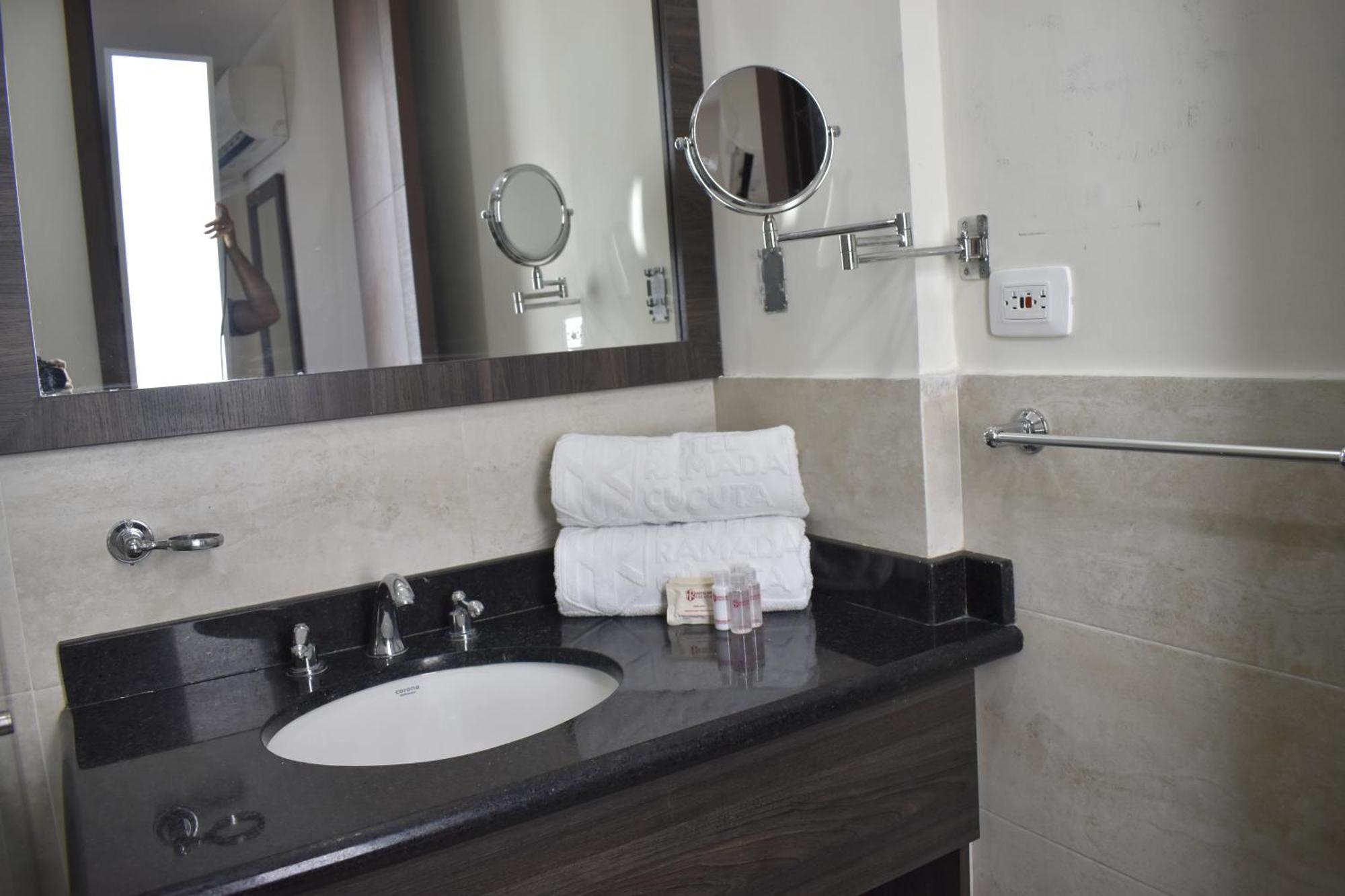 Hotel Hr Amada Cúcuta Kültér fotó